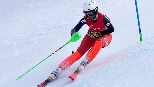 A female para alpine skier competes in the women's slalom.