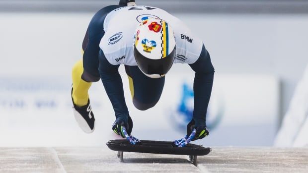 A male skeleton racer begins a race.