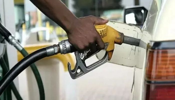 Dangote reduces petrol Price by N65 to N825 per Litre