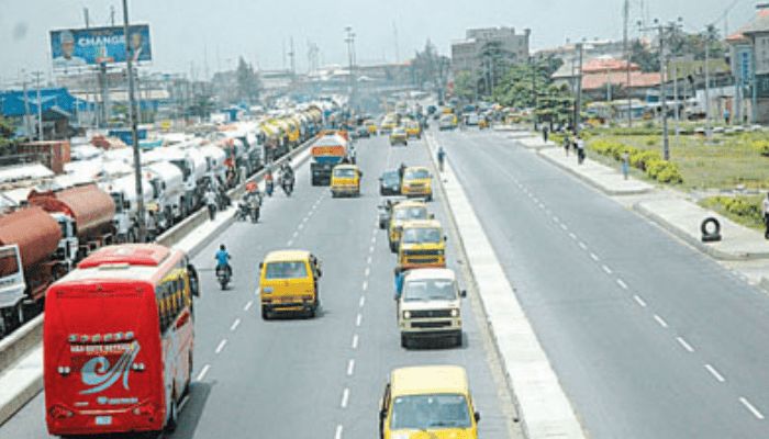 Profiting from motorists’ pains: How hoodlums prey on car owners on Lagos roads