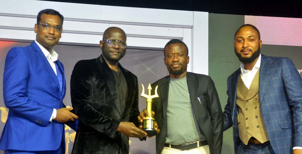 L-R: Head, Corporate Marketing LG Electronics, Hari Elluru, Managing Director, Ojbrands Optimal, Otis Ojeikhoa, presenting Refrigerator Brand of the Decade Award to the Marketing Manager, LG Electronics, Paul Mba. With them is the Public Relations Manager, LG Electronics, Moses Osime, during The Edge Awards 2024 (Formerly known as Marketing Edge Awards) with the theme Excellence Beyond Borders held at Balmoral Hall, Ikeja Lagos.