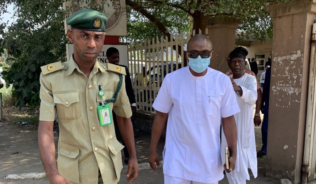 Femi Olaleye being escorted back to the Ikoyi correctional facility by an officer after his wife’s testimony