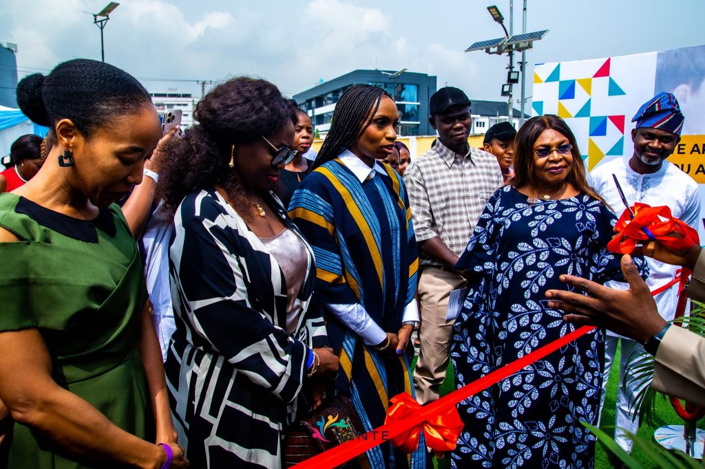 Cutting the red ribbon to open the exhibition