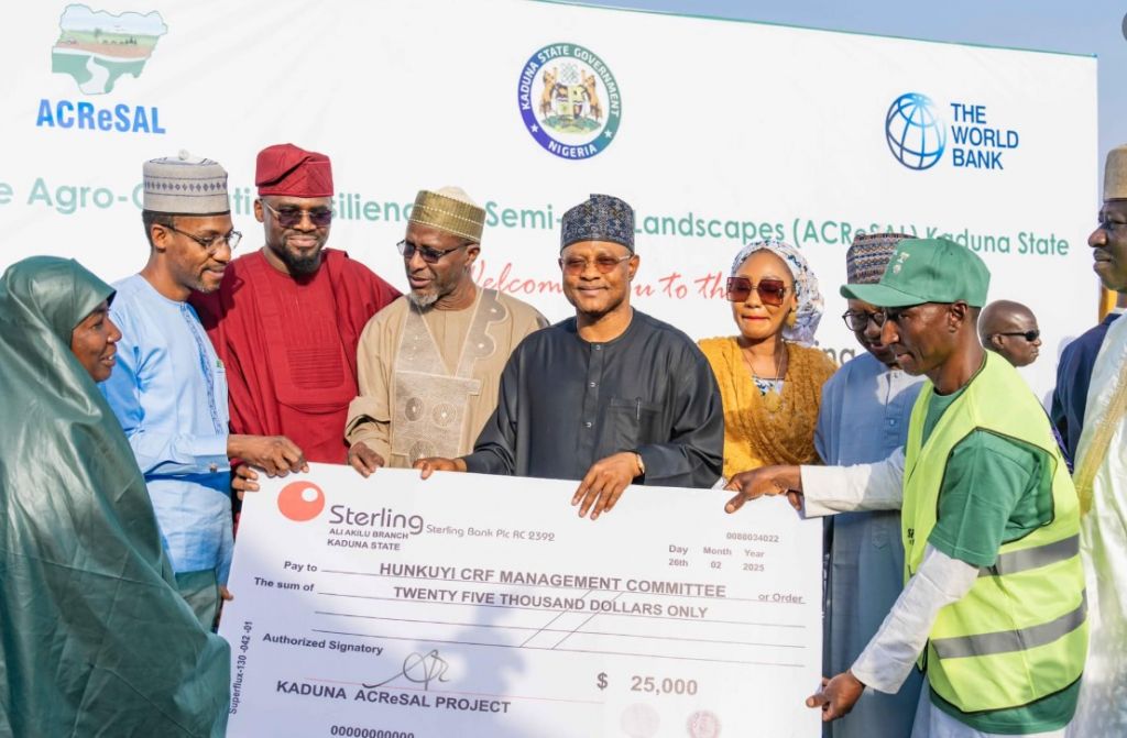 Governor Uba Sani (centre), Minister of Environment, Balarabe Abbas (3rd left) during the presentation of cheques to beneficiaries in Kaduna