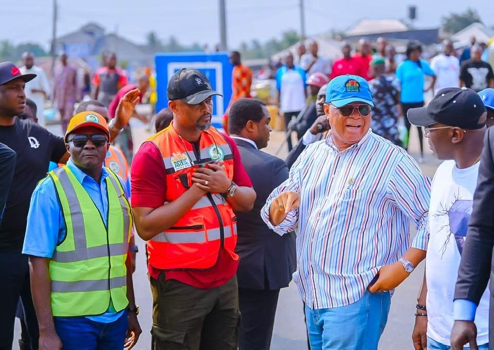 Chairperson of the Akwa Ibom environment agency, Prince Ikim, wearing red vest, with Gov Umo Eno during 22 Feb. 2025 environmental sanitation in Akwa Ibom