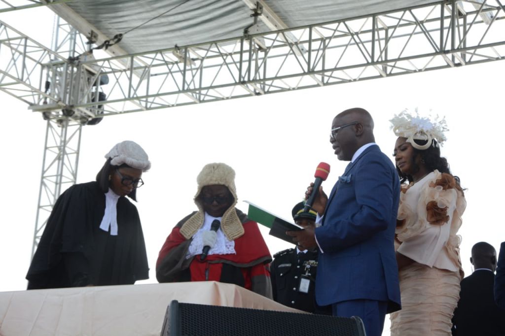 Aiyedatiwa taking oath of office flanked by his wife, Oluwaseun and Chief Judge, Justice Olusegun Odusola