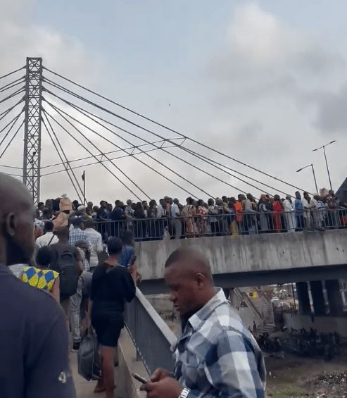 Oshodi pedestrian bridge (PHOTO CREDIT: punchng.com)