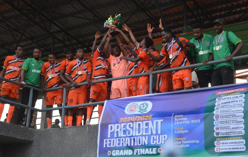 Akwa United lift the Akwa Ibom trophy