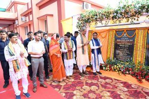 CM Majhi inaugurates, lays foundation stone of projects worth Rs 890 crore in Bolangir