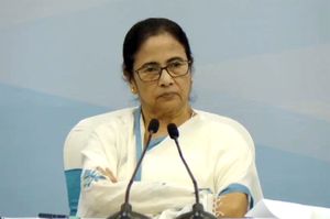 Support Centre's stand on Bangladesh crisis: Mamata Banerjee