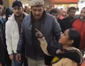 Delhi metro viral video